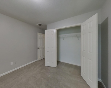 415 Remington Creek Drive - Photo Thumbnail 9