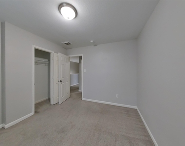 415 Remington Creek Drive - Photo Thumbnail 7