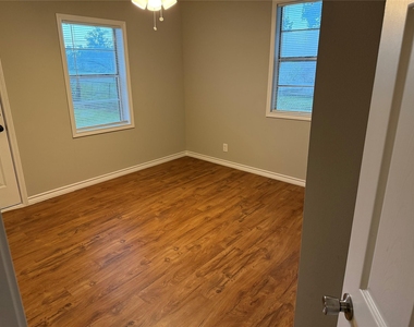 1934 Austin Avenue - Photo Thumbnail 12