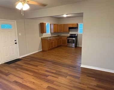 1934 Austin Avenue - Photo Thumbnail 3
