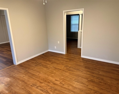 1934 Austin Avenue - Photo Thumbnail 2