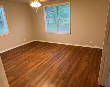 1934 Austin Avenue - Photo Thumbnail 13