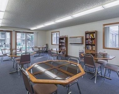 1108 Ne Rose St - Photo Thumbnail 8