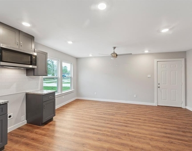 6609 Bacher Street - Photo Thumbnail 4