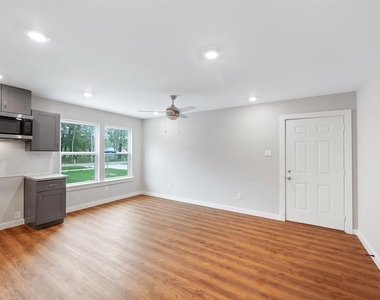 6609 Bacher Street - Photo Thumbnail 3