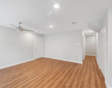 6609 Bacher Street - Photo Thumbnail 5
