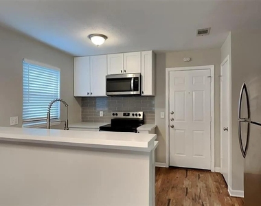 19746 Oakland Valley Drive - Photo Thumbnail 7