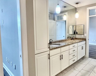 5353 Memorial Drive - Photo Thumbnail 6