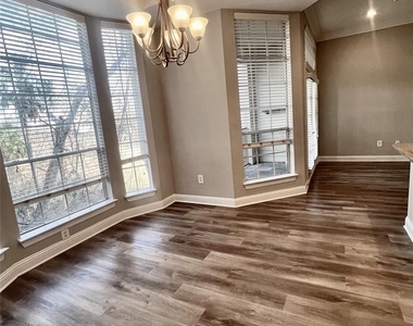5353 Memorial Drive - Photo Thumbnail 2