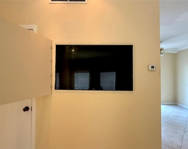 11710 Southlake Drive - Photo Thumbnail 7