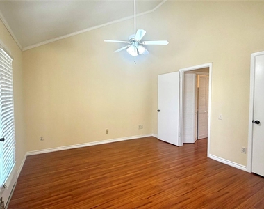 11710 Southlake Drive - Photo Thumbnail 25