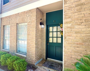 11710 Southlake Drive - Photo Thumbnail 2