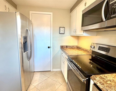 11710 Southlake Drive - Photo Thumbnail 9