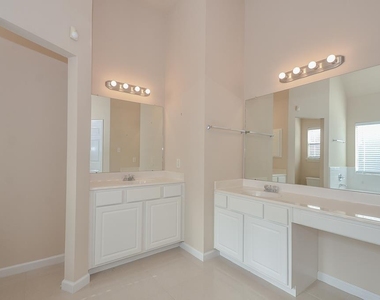 2135 Brinton Oaks Court - Photo Thumbnail 17
