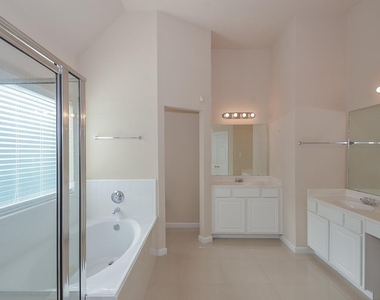 2135 Brinton Oaks Court - Photo Thumbnail 18