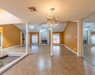 6030 Gallant Forest Drive - Photo Thumbnail 15