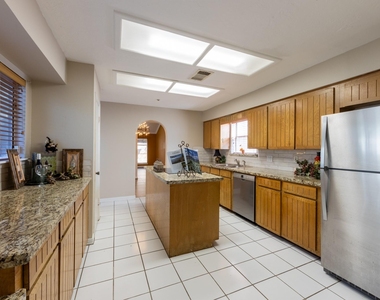 6030 Gallant Forest Drive - Photo Thumbnail 8