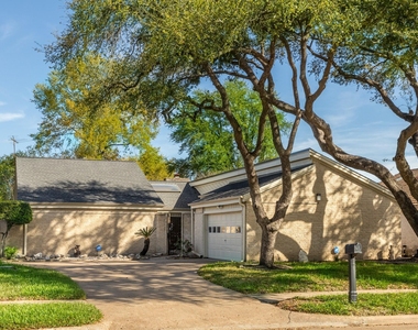 6030 Gallant Forest Drive - Photo Thumbnail 30