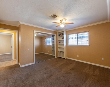 6030 Gallant Forest Drive - Photo Thumbnail 22