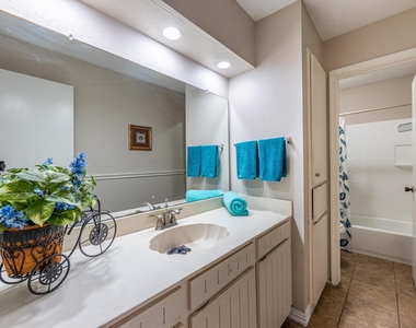 6030 Gallant Forest Drive - Photo Thumbnail 24