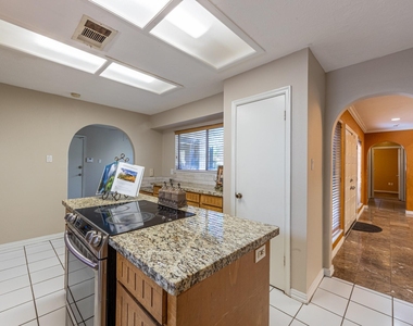 6030 Gallant Forest Drive - Photo Thumbnail 10