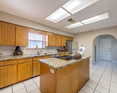 6030 Gallant Forest Drive - Photo Thumbnail 7