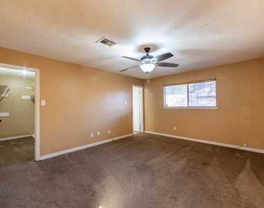 6030 Gallant Forest Drive - Photo Thumbnail 17