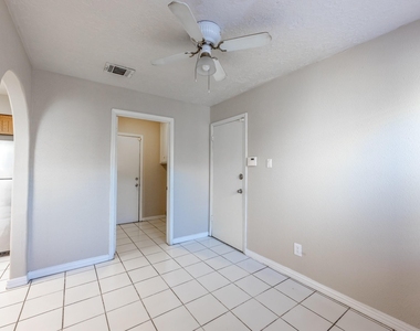 6030 Gallant Forest Drive - Photo Thumbnail 11