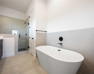 2528 Live Oak Street - Photo Thumbnail 14