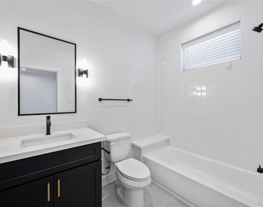 2528 Live Oak Street - Photo Thumbnail 8