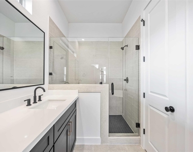 2528 Live Oak Street - Photo Thumbnail 13