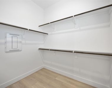 2528 Live Oak Street - Photo Thumbnail 15