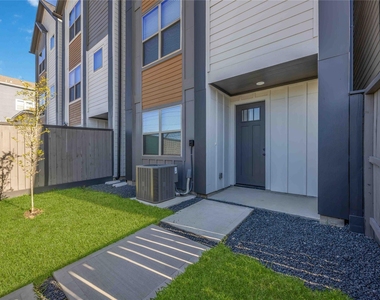2528 Live Oak Street - Photo Thumbnail 18