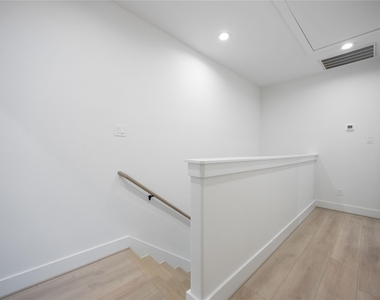 2528 Live Oak Street - Photo Thumbnail 16