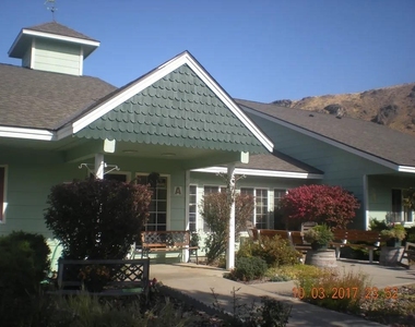 209 Canyon Street - Photo Thumbnail 6