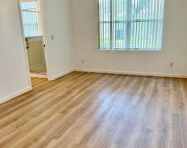 4304 Canby Drive - Photo Thumbnail 6