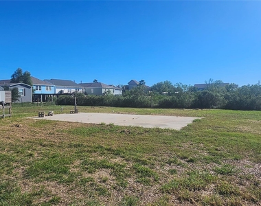 303 15th Street - Photo Thumbnail 1