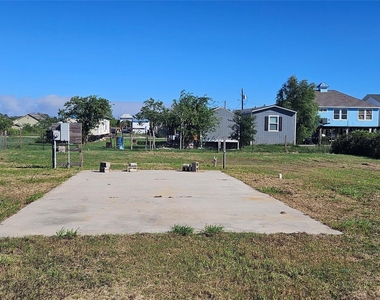303 15th Street - Photo Thumbnail 2