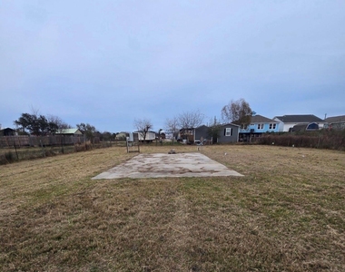 303 15th Street - Photo Thumbnail 3