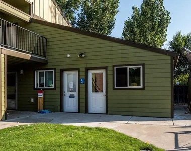 2210 Sw 19th St - Photo Thumbnail 4