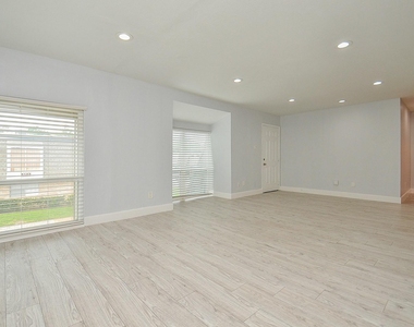 12633 Memorial Drive - Photo Thumbnail 4