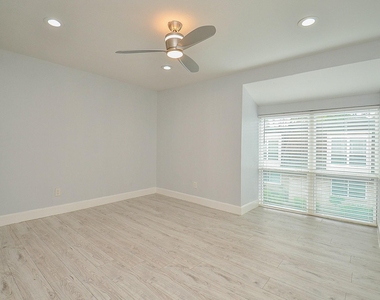 12633 Memorial Drive - Photo Thumbnail 12