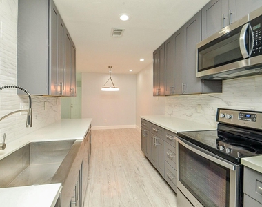 12633 Memorial Drive - Photo Thumbnail 8
