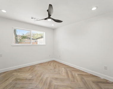 10722 Lynbrook Drive - Photo Thumbnail 13
