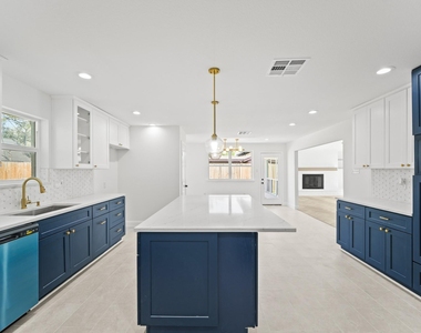 10722 Lynbrook Drive - Photo Thumbnail 10