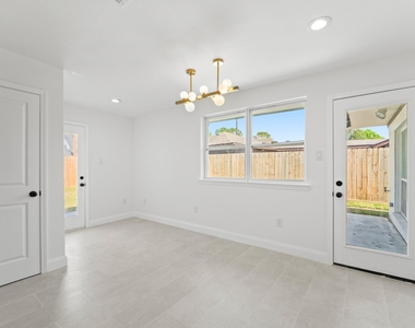 10722 Lynbrook Drive - Photo Thumbnail 7