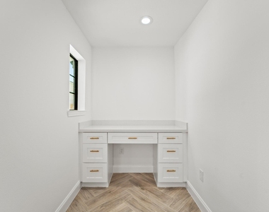 10722 Lynbrook Drive - Photo Thumbnail 3