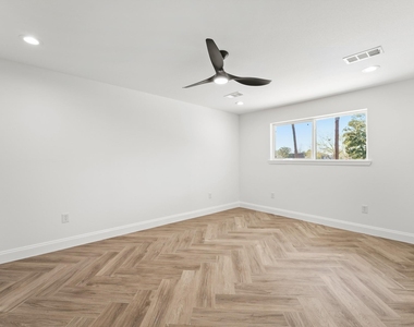 10722 Lynbrook Drive - Photo Thumbnail 16