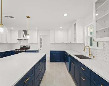 10722 Lynbrook Drive - Photo Thumbnail 11