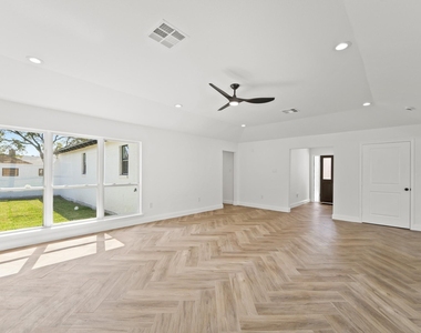 10722 Lynbrook Drive - Photo Thumbnail 19